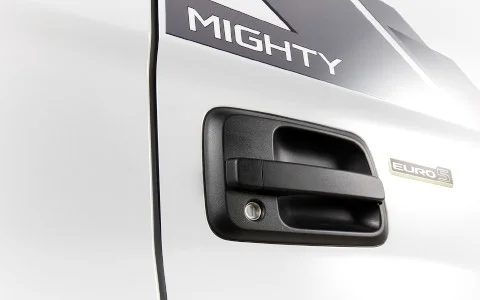 Grip-type horizontal door handle
